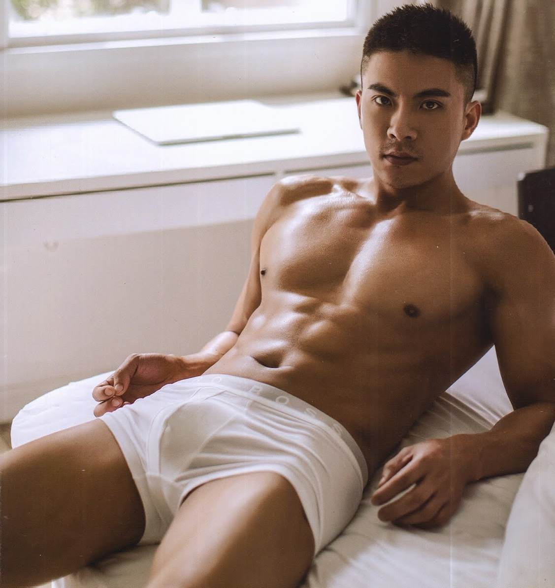 หนุ่มหล่อขึ้นปก 891.5