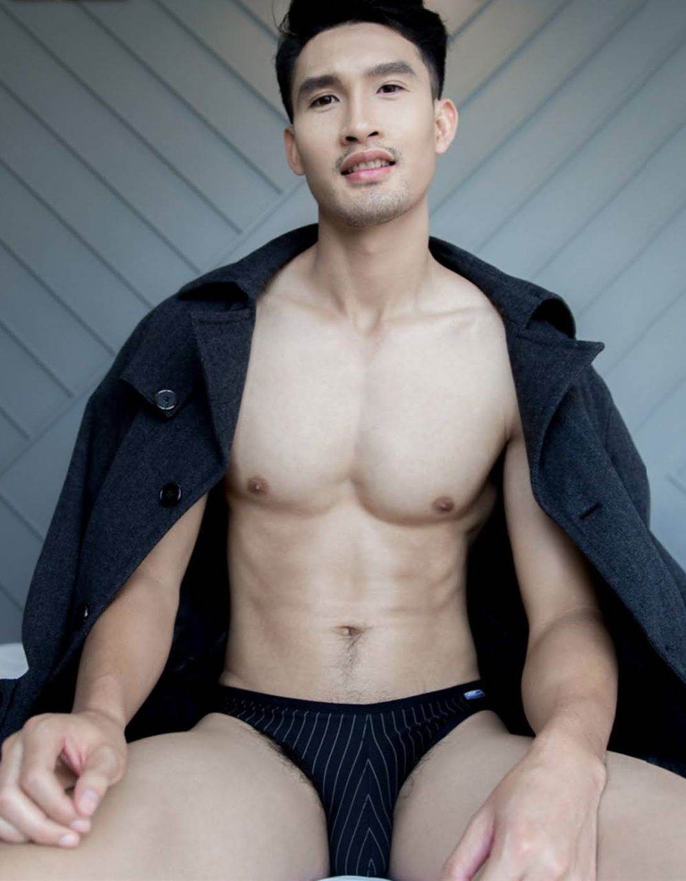 หนุ่มหล่อขึ้นปก 902.2