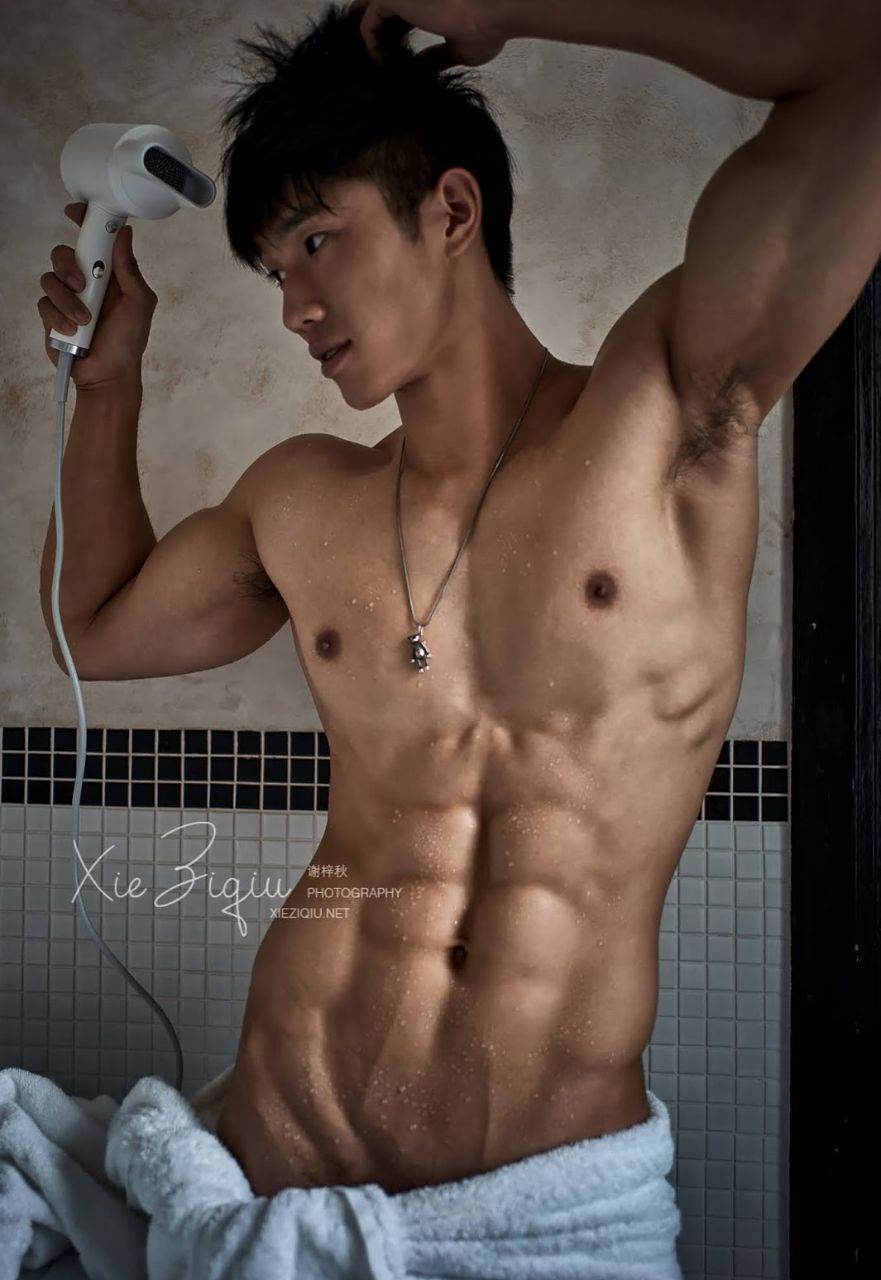หนุ่มหล่อขึ้นปก 889.5