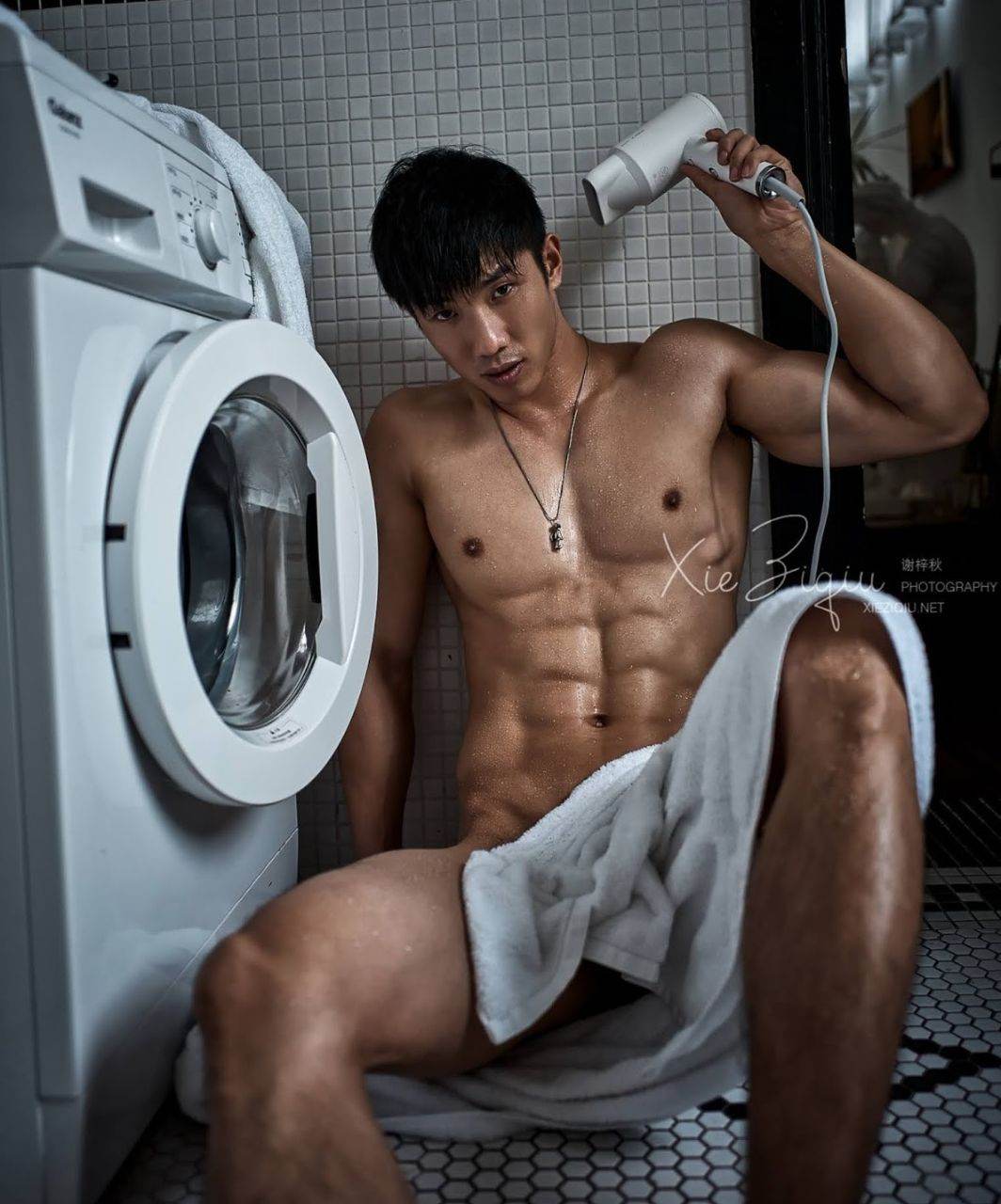 หนุ่มหล่อขึ้นปก 889.5