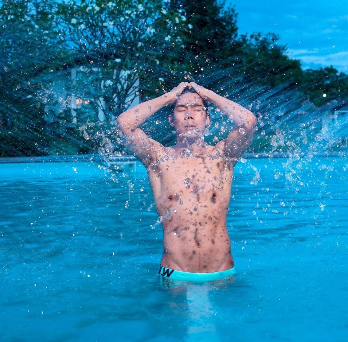 หนุ่มหล่อขึ้นปก 877.8