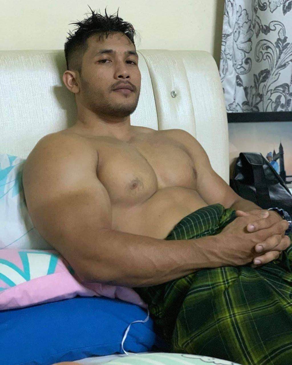ปากอ้าต้นขาขยับ ☆4