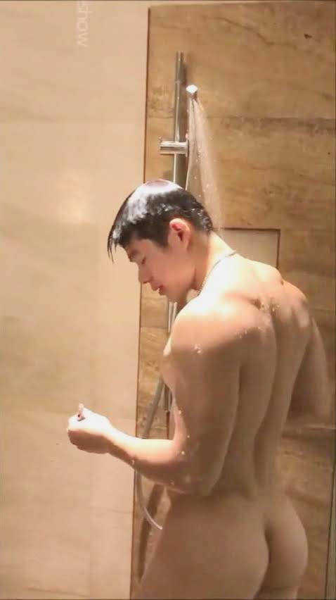 ราตรีนี้ยังมีความครึกครื้นหรรษาและน่าตื่นเต้นรอเราอยู่.ณ จุดๆนั้น