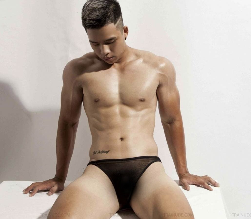 หนุ่มหล่อขึ้นปก 903.3