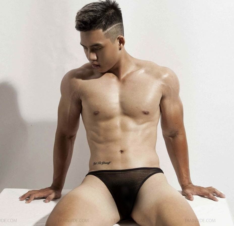 หนุ่มหล่อขึ้นปก 903.3