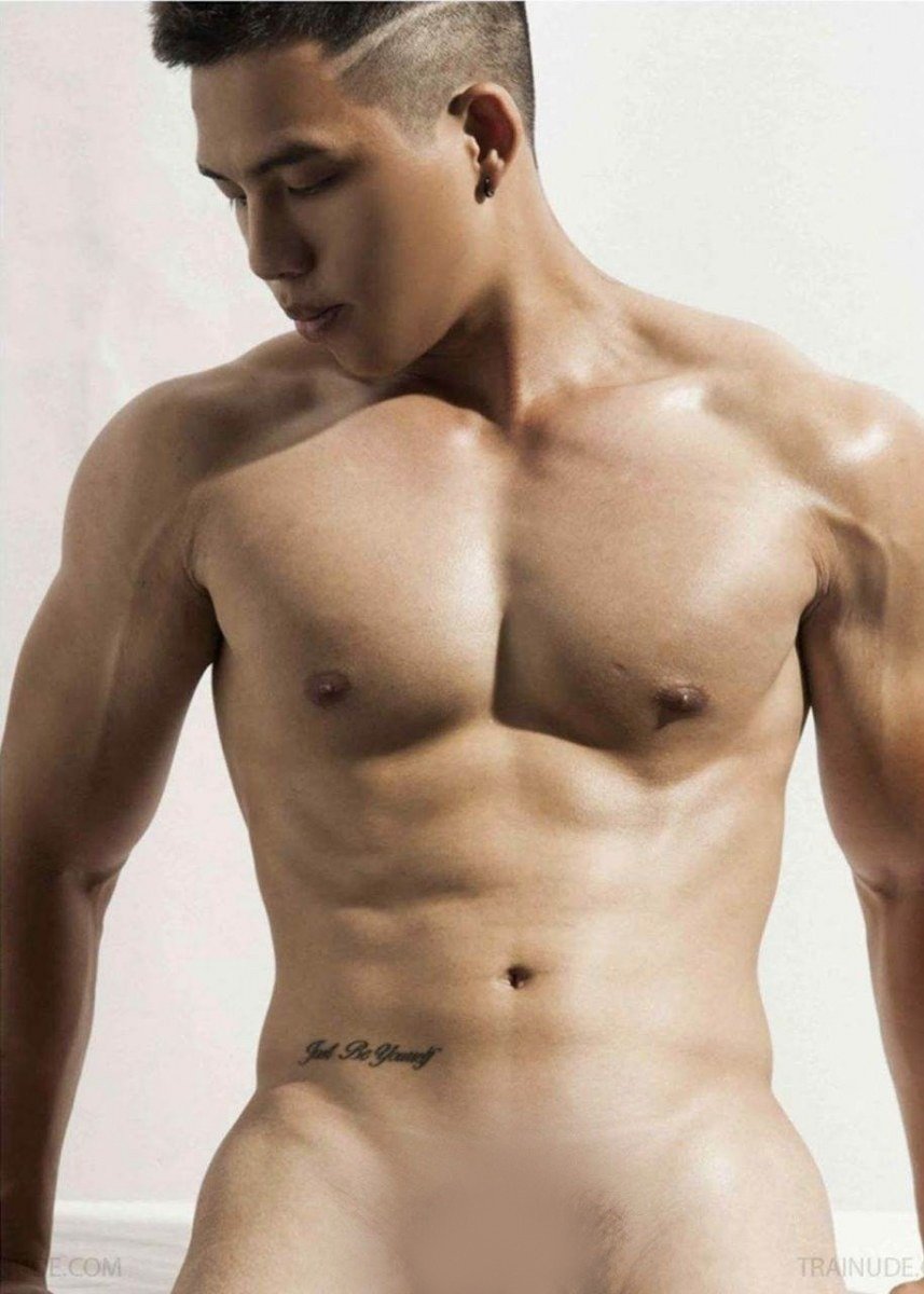 หนุ่มหล่อขึ้นปก 903.3
