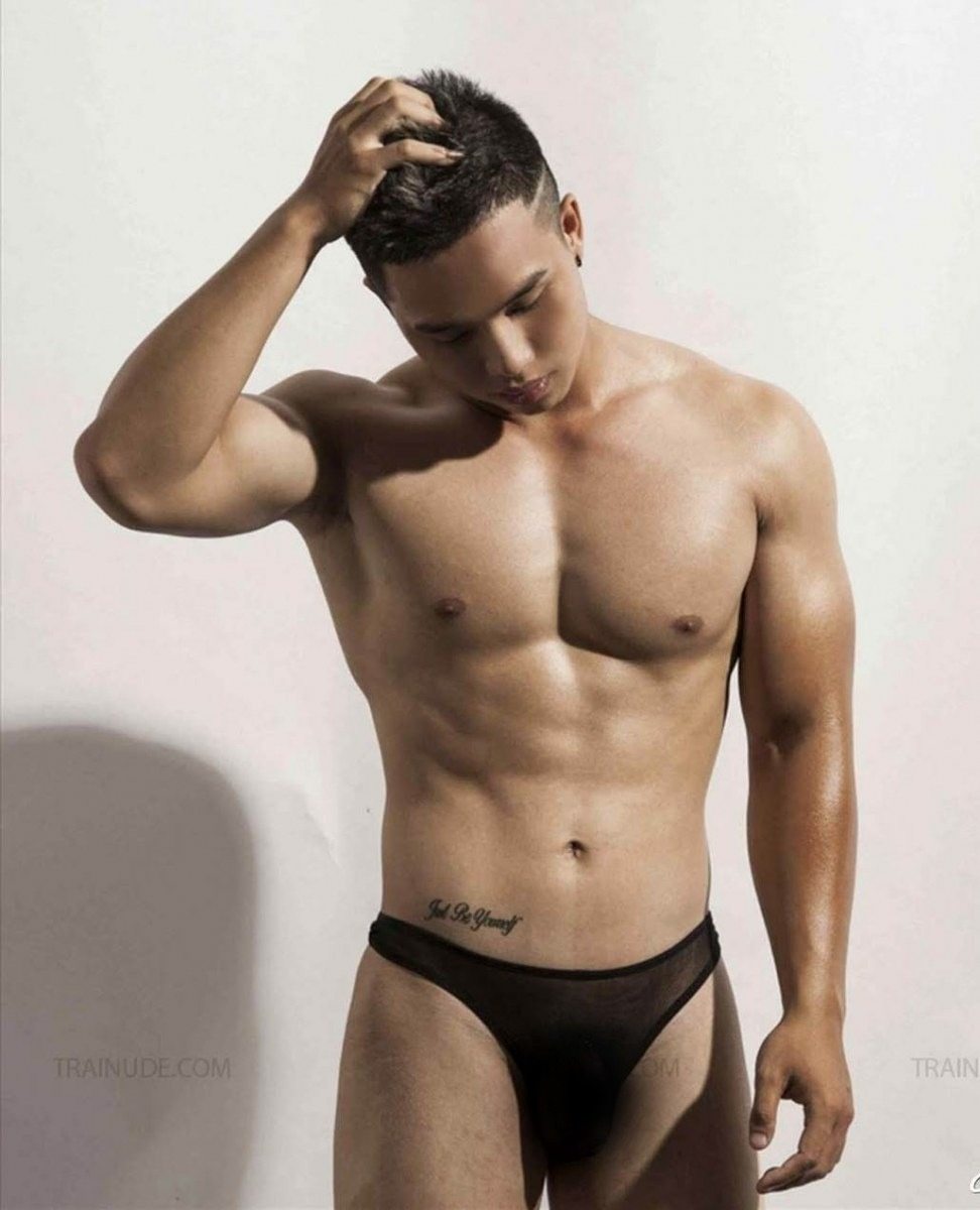 หนุ่มหล่อขึ้นปก 903.3