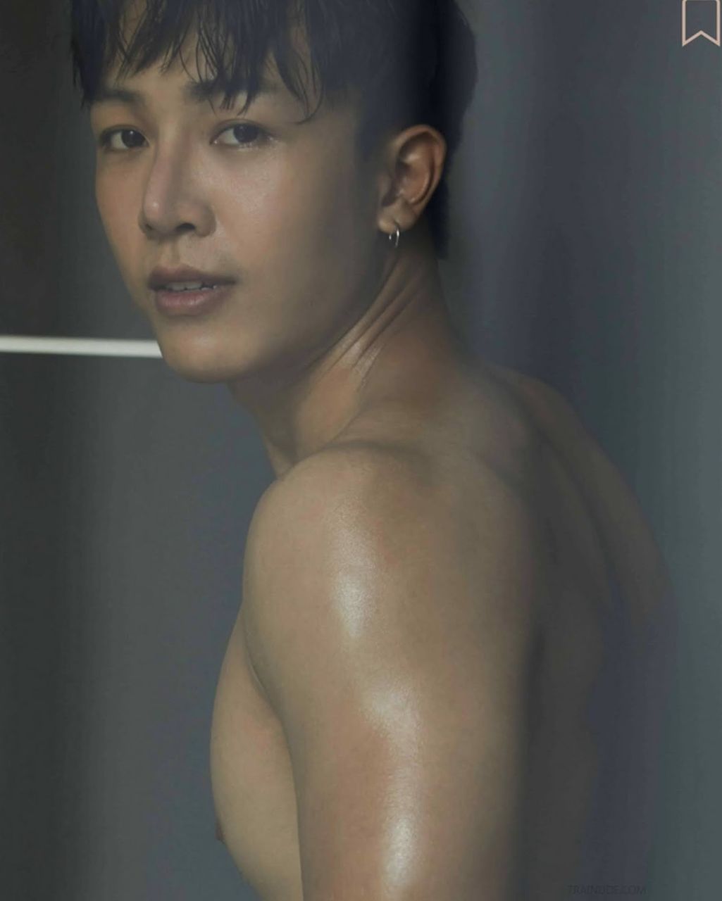 หนุ่มหล่อขึ้นปก 870.10