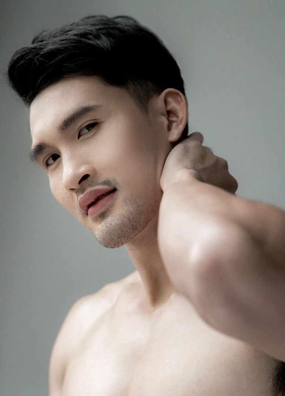 หนุ่มหล่อขึ้นปก 902.3