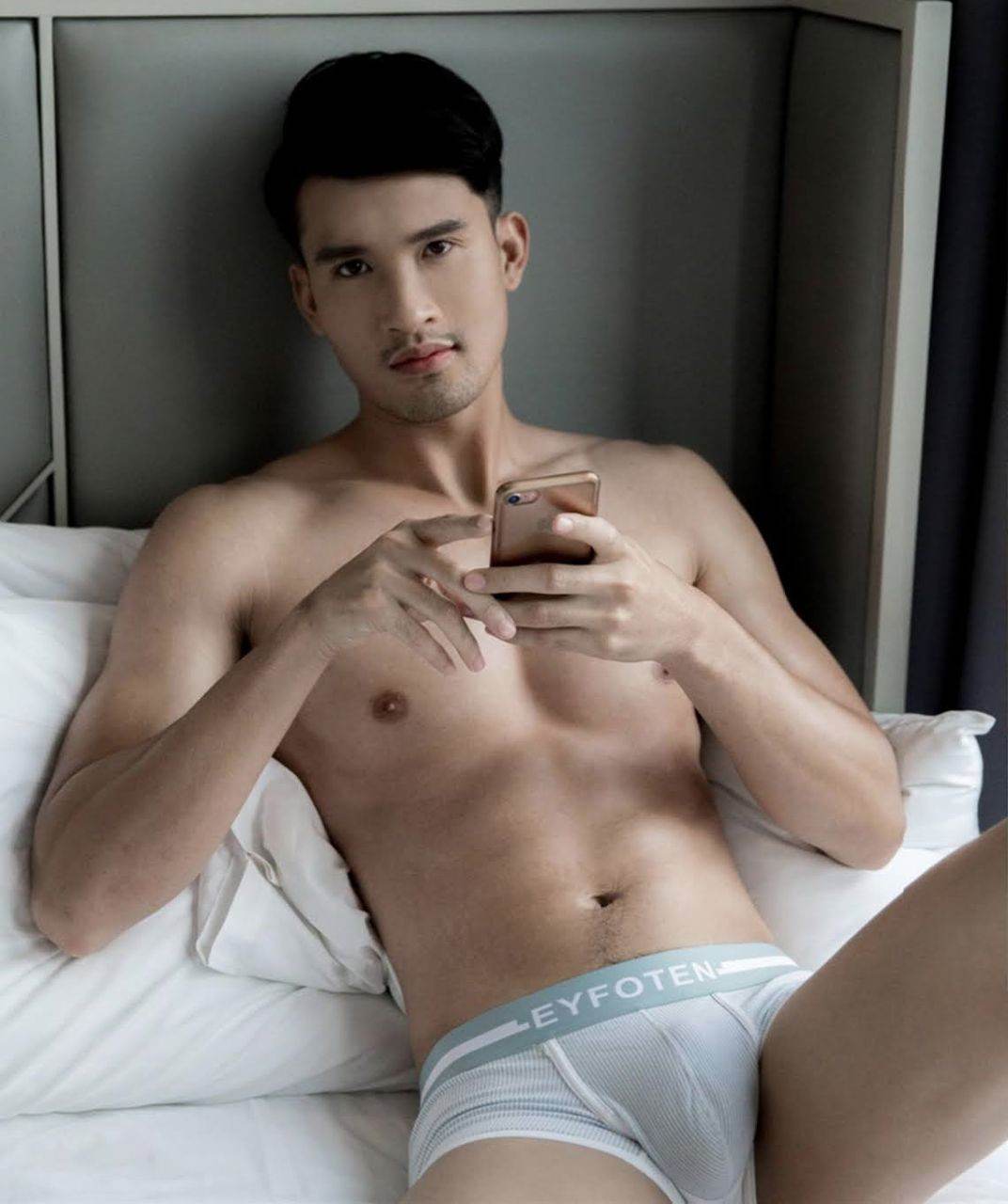 หนุ่มหล่อขึ้นปก 902.3