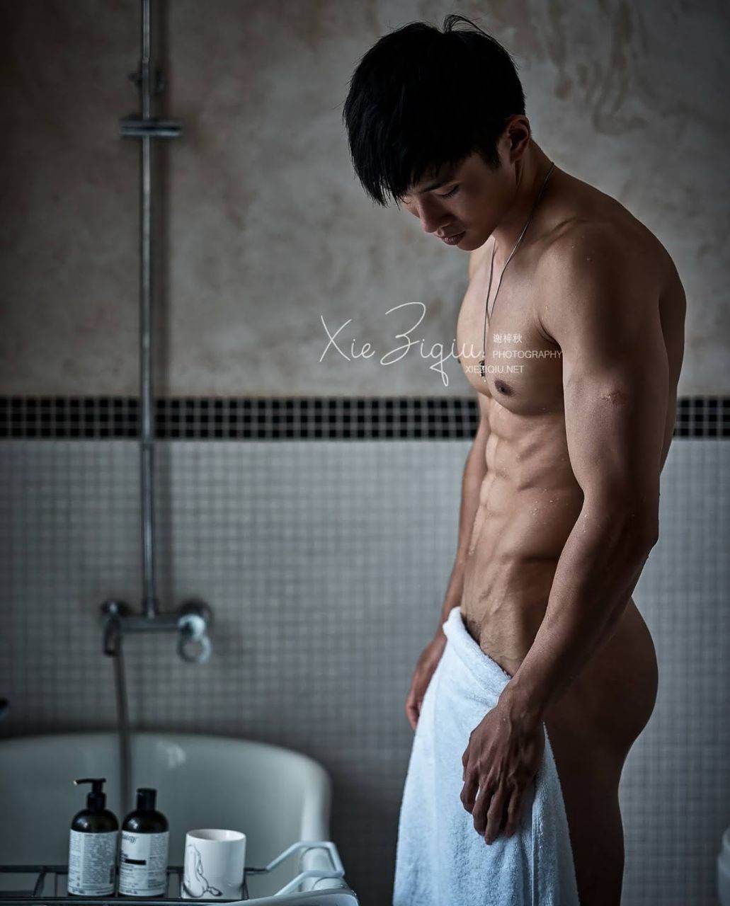 หนุ่มหล่อขึ้นปก 889.6