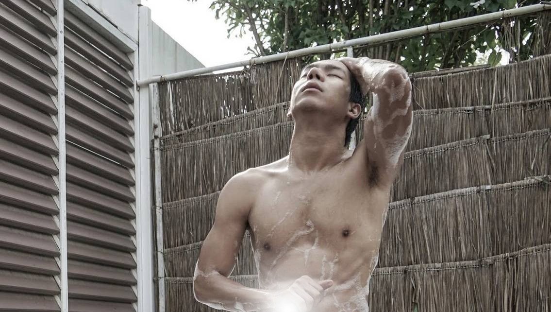 หนุ่มหล่อขึ้นปก 877.9