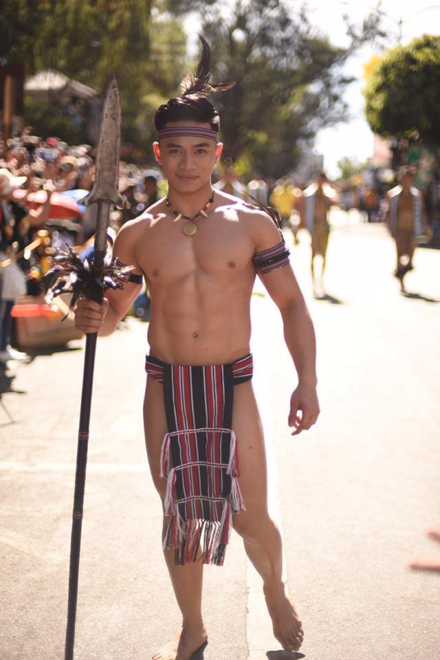 เดินขบวน