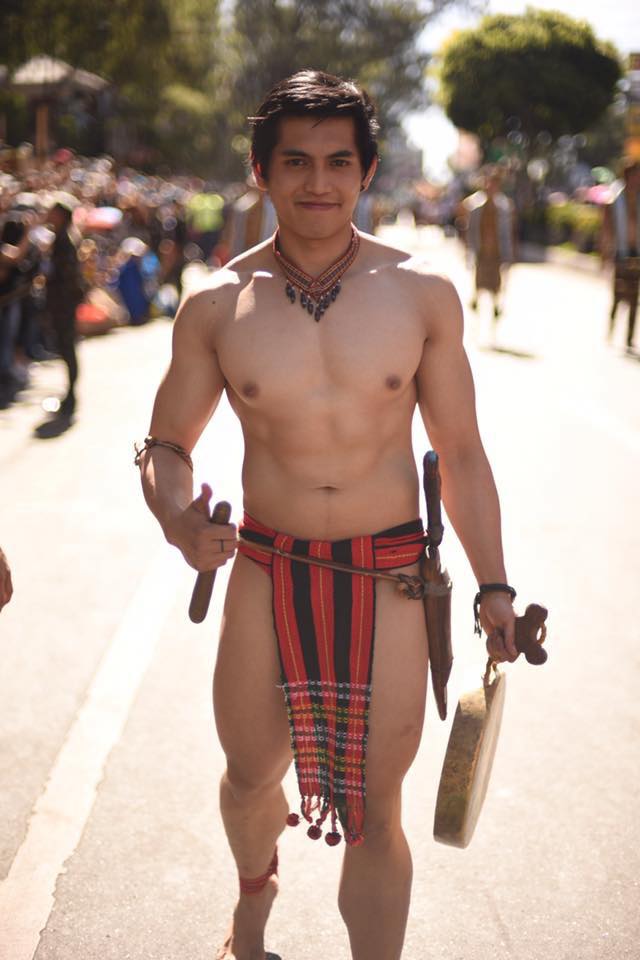 เดินขบวน