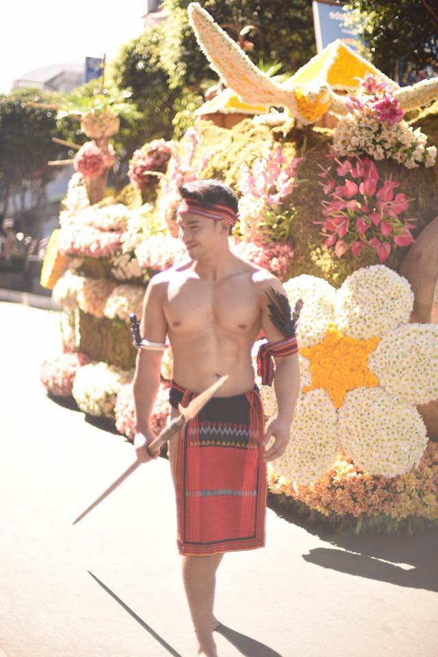 เดินขบวน