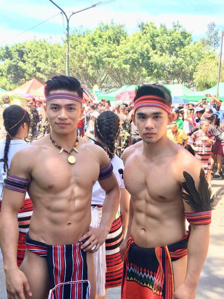 เดินขบวน