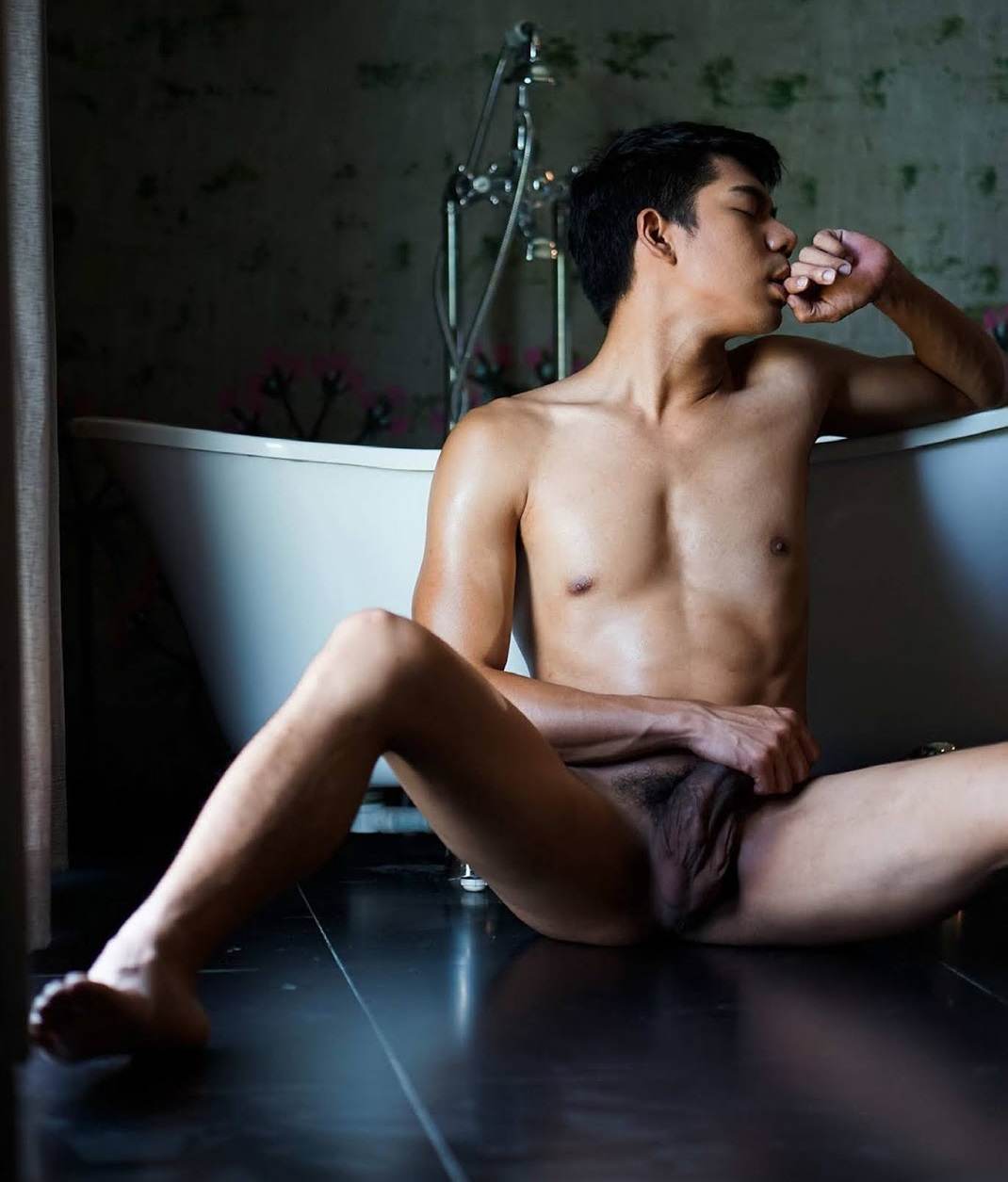 หนุ่มหล่อขึ้นปก 877.10