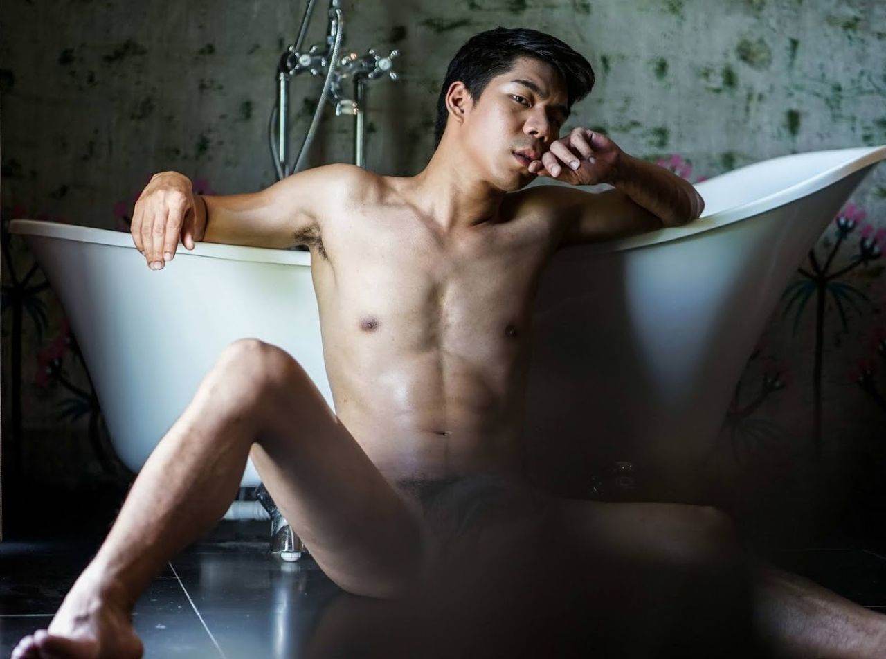 หนุ่มหล่อขึ้นปก 877.10