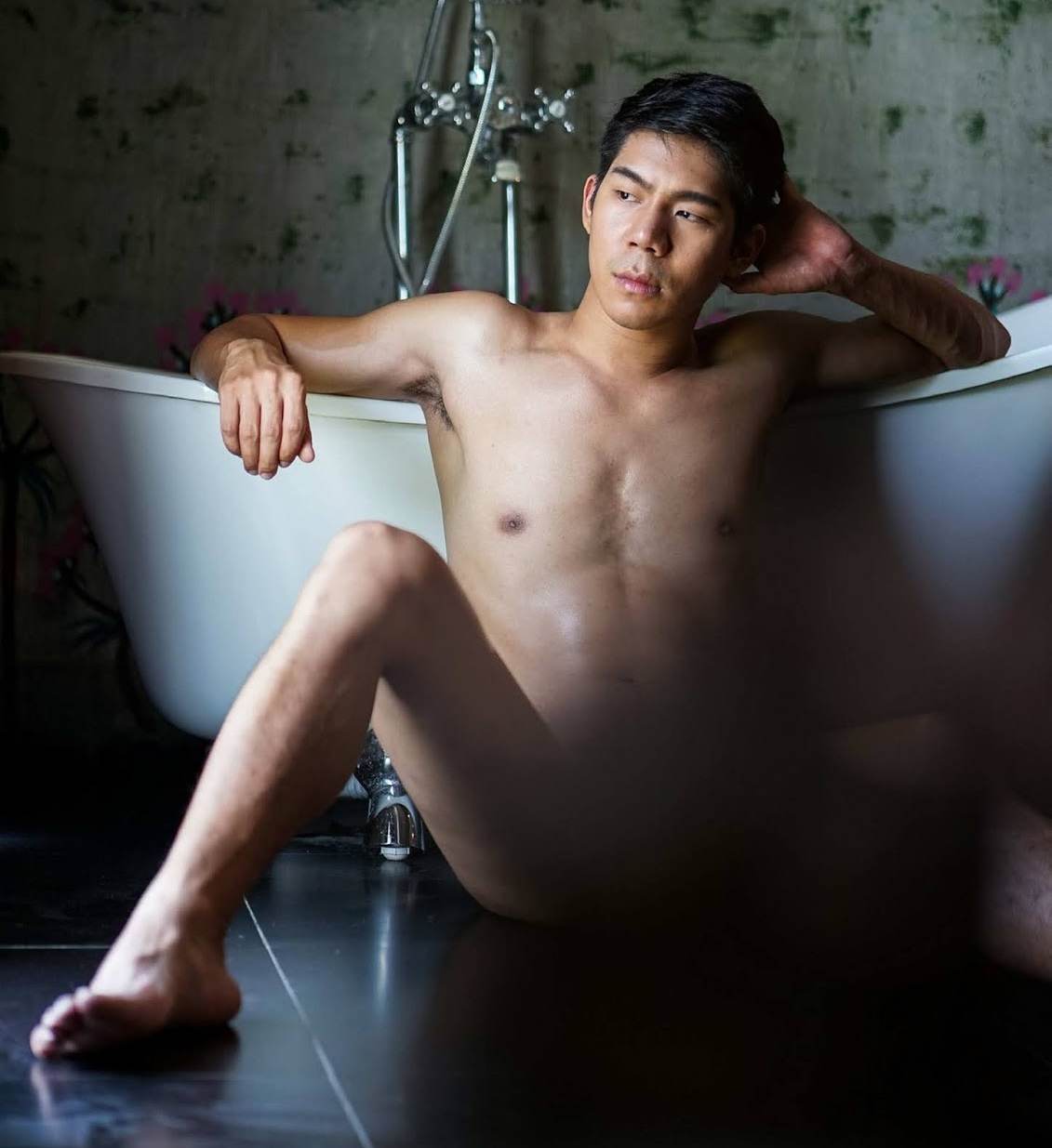 หนุ่มหล่อขึ้นปก 877.10