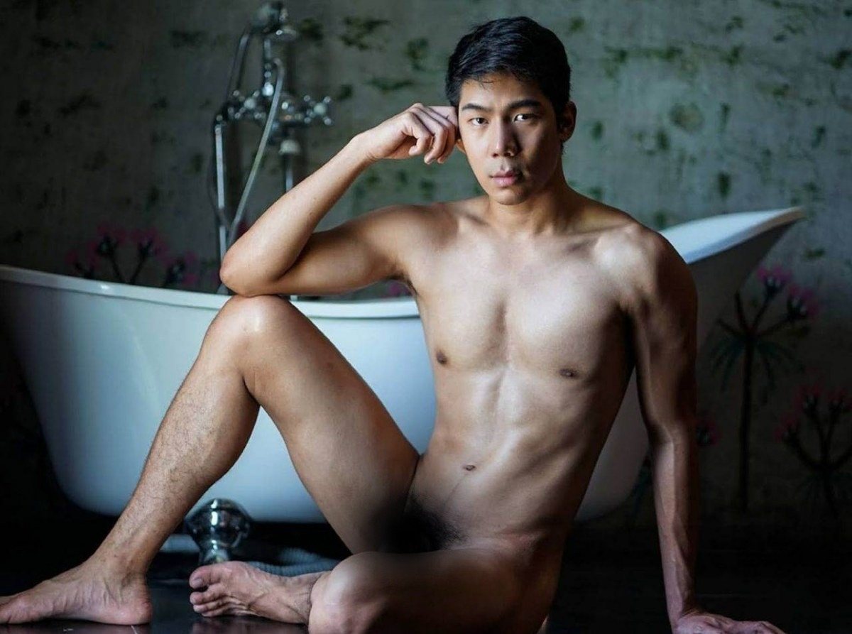 หนุ่มหล่อขึ้นปก 877.10