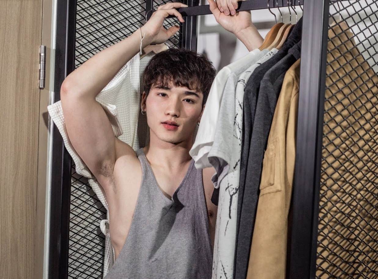 หนุ่มหล่อขึ้นปก 894.10