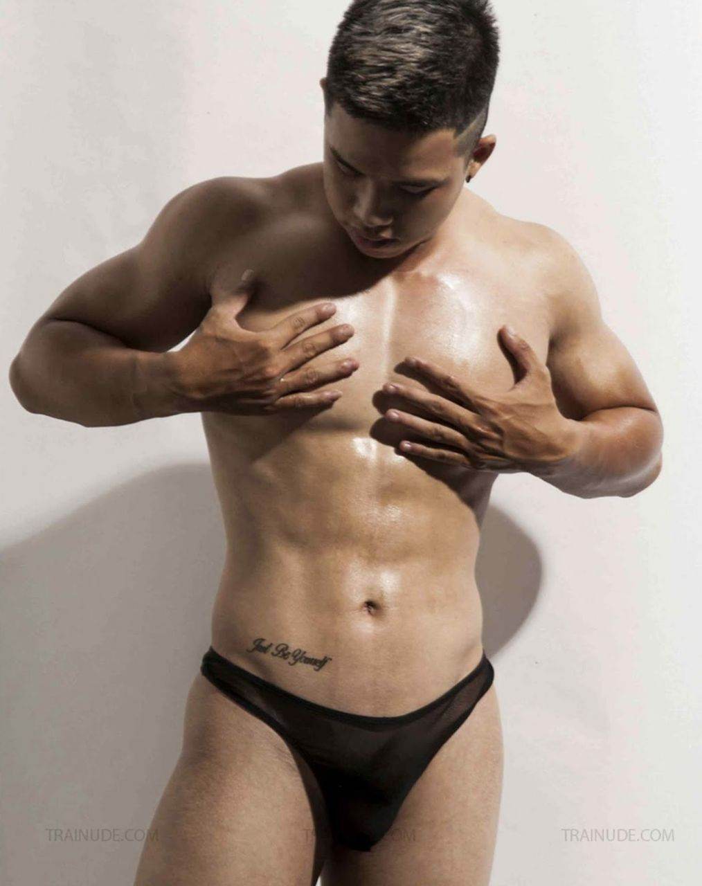 หนุ่มหล่อขึ้นปก 903.4