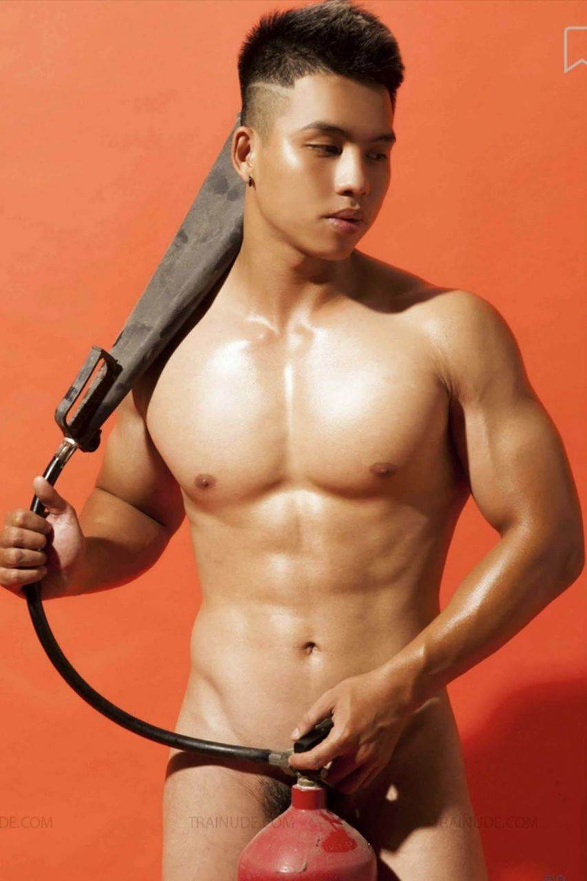 หนุ่มหล่อขึ้นปก 903.4