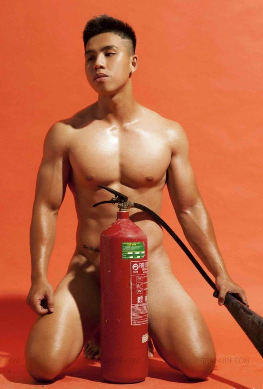 หนุ่มหล่อขึ้นปก 903.4