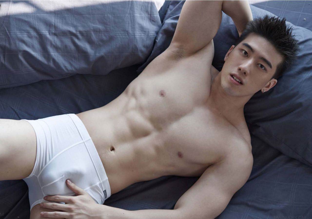 หนุ่มหล่อขึ้นปก 900.4