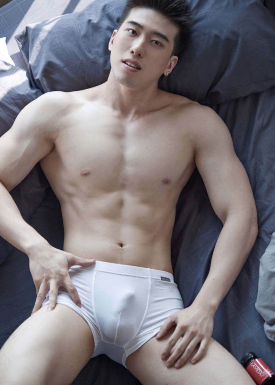 หนุ่มหล่อขึ้นปก 900.4