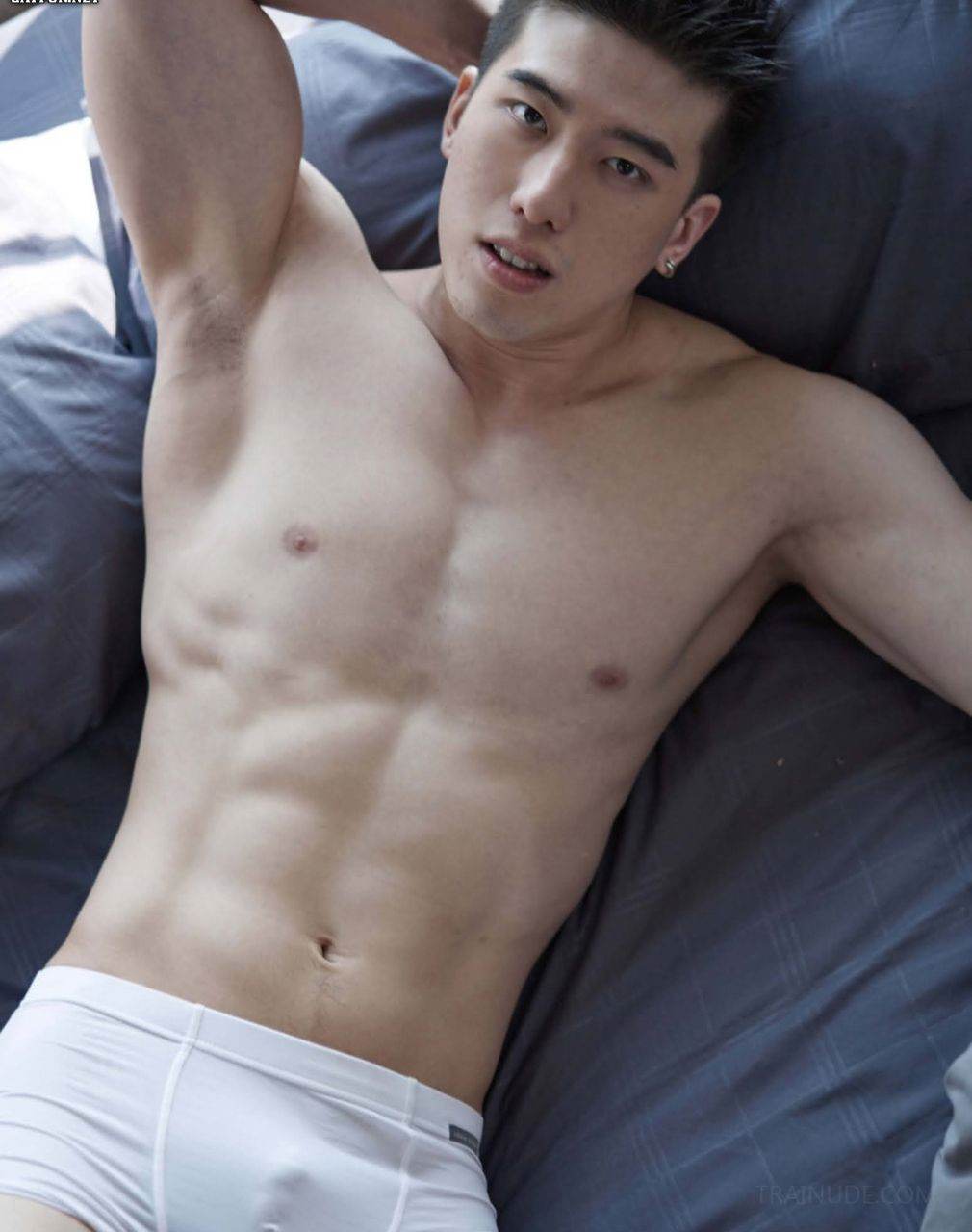 หนุ่มหล่อขึ้นปก 900.4