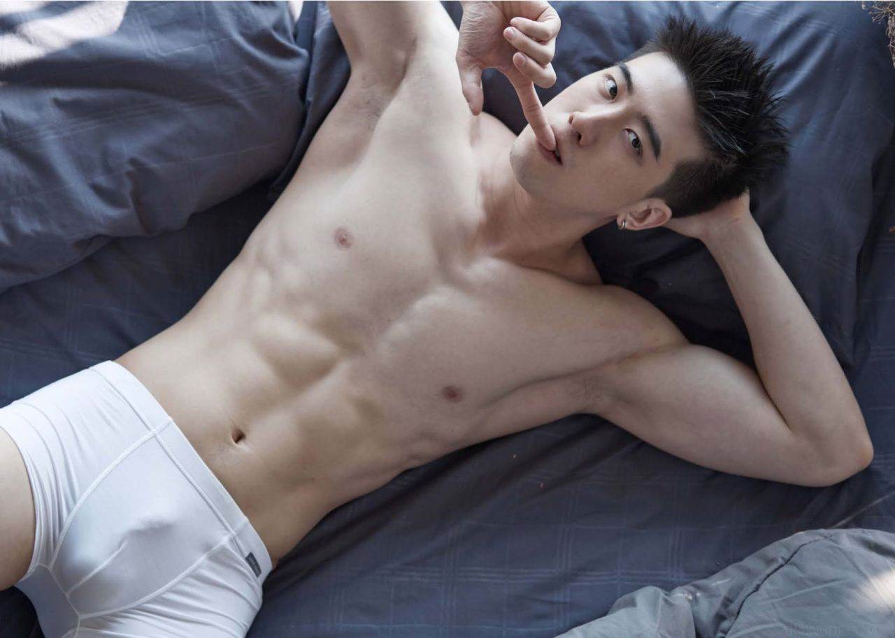 หนุ่มหล่อขึ้นปก 900.4