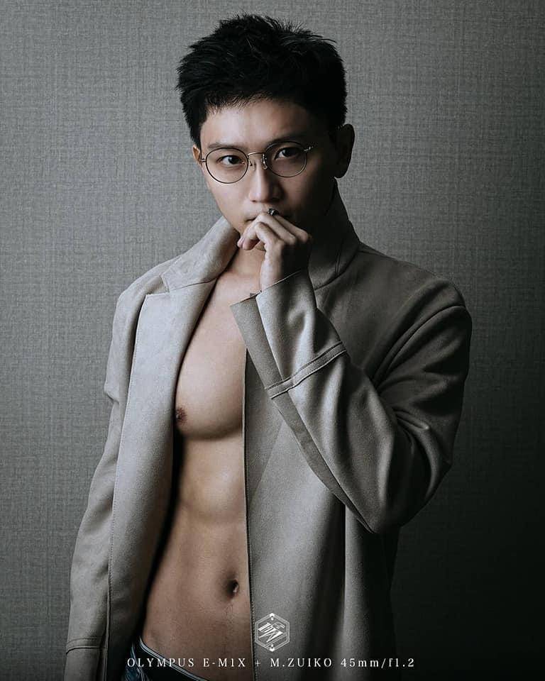 ถอดโชว์เรือนร่าง 2689