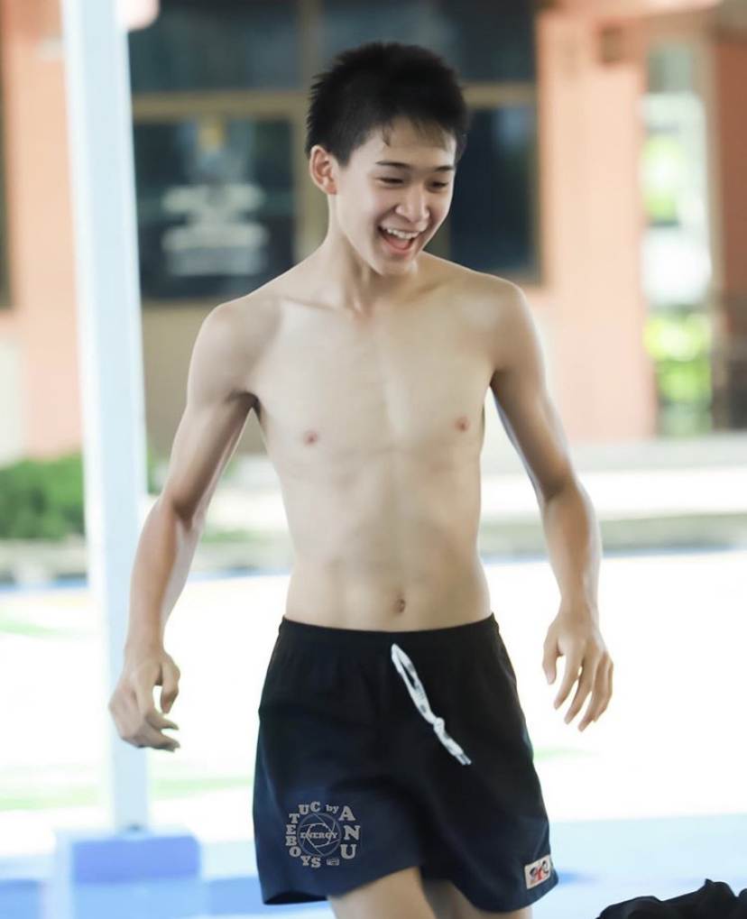 ถอดโชว์เรือนร่าง 2689