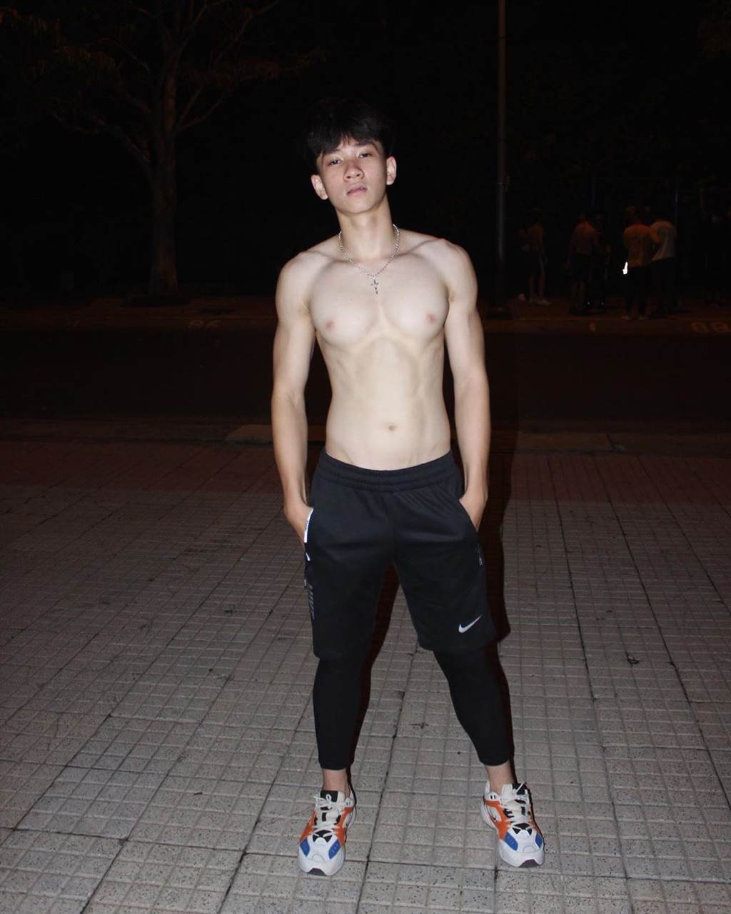 ถอดโชว์เรือนร่าง 2689