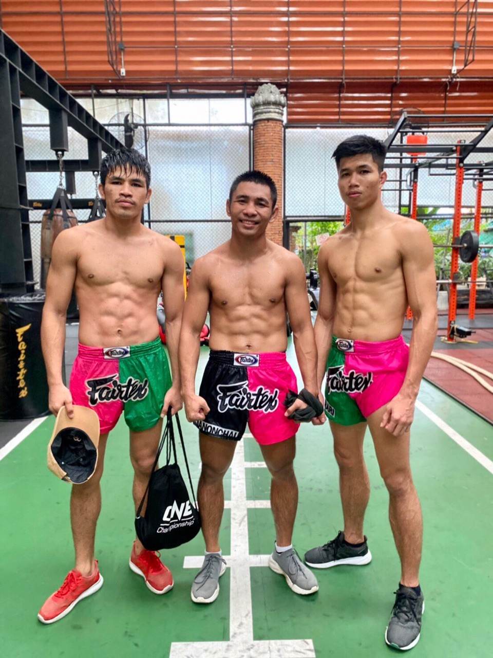 ถอดโชว์เรือนร่าง 2689