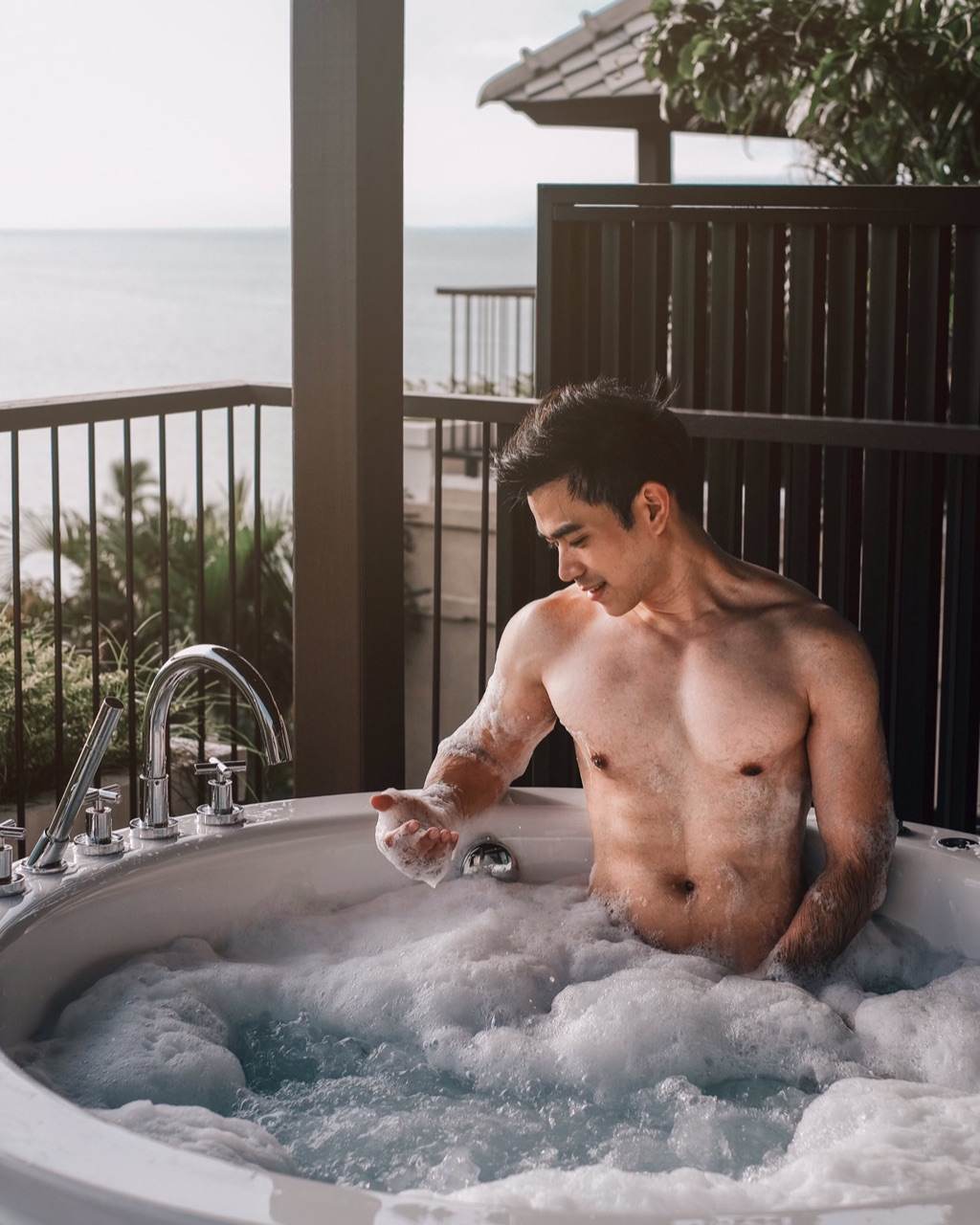 ถอดโชว์เรือนร่าง 2689