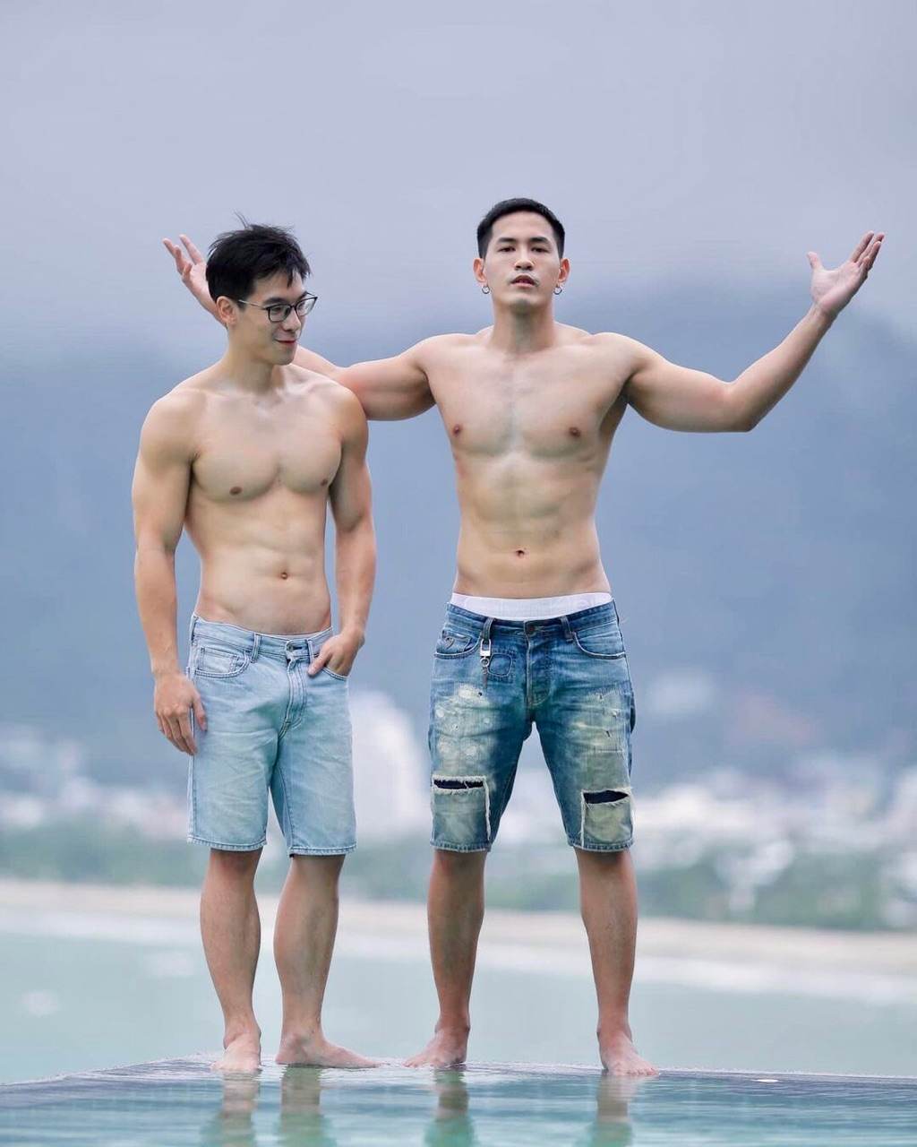ถอดโชว์เรือนร่าง 2689