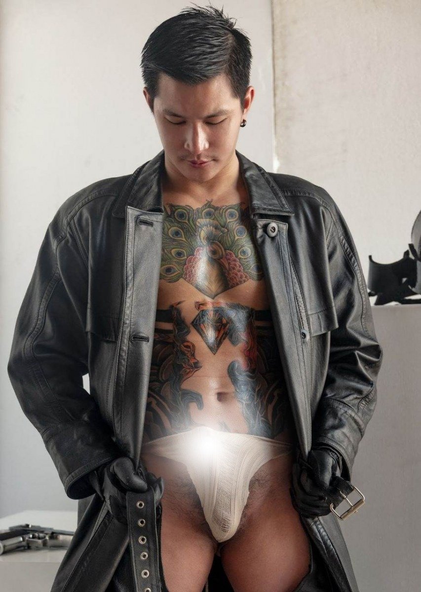 หนุ่มหล่อขึ้นปก 905