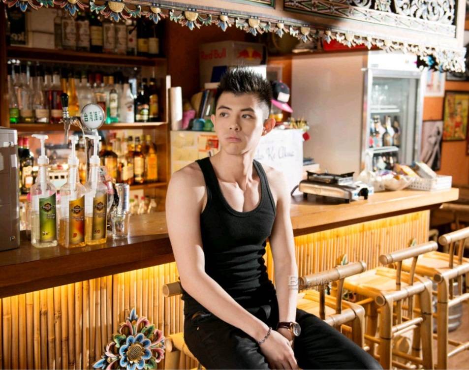 หนุ่มหล่อขึ้นปก 907