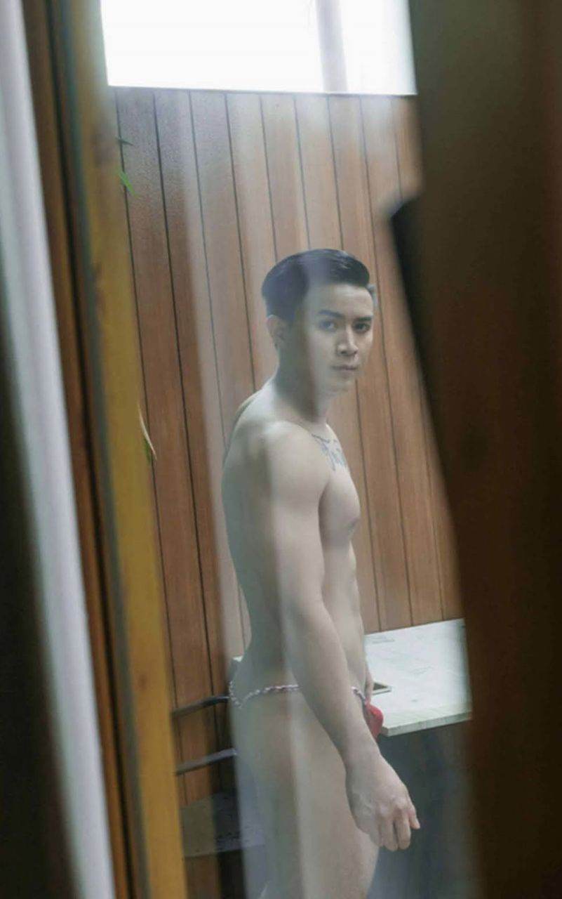 หนุ่มหล่อขึ้นปก 910
