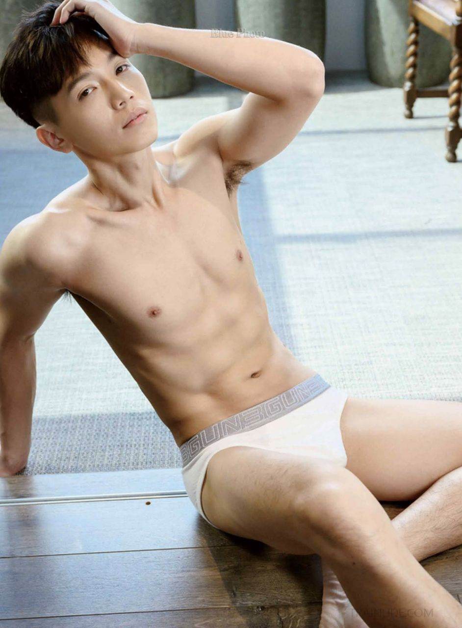 หนุ่มหล่อขึ้นปก 911