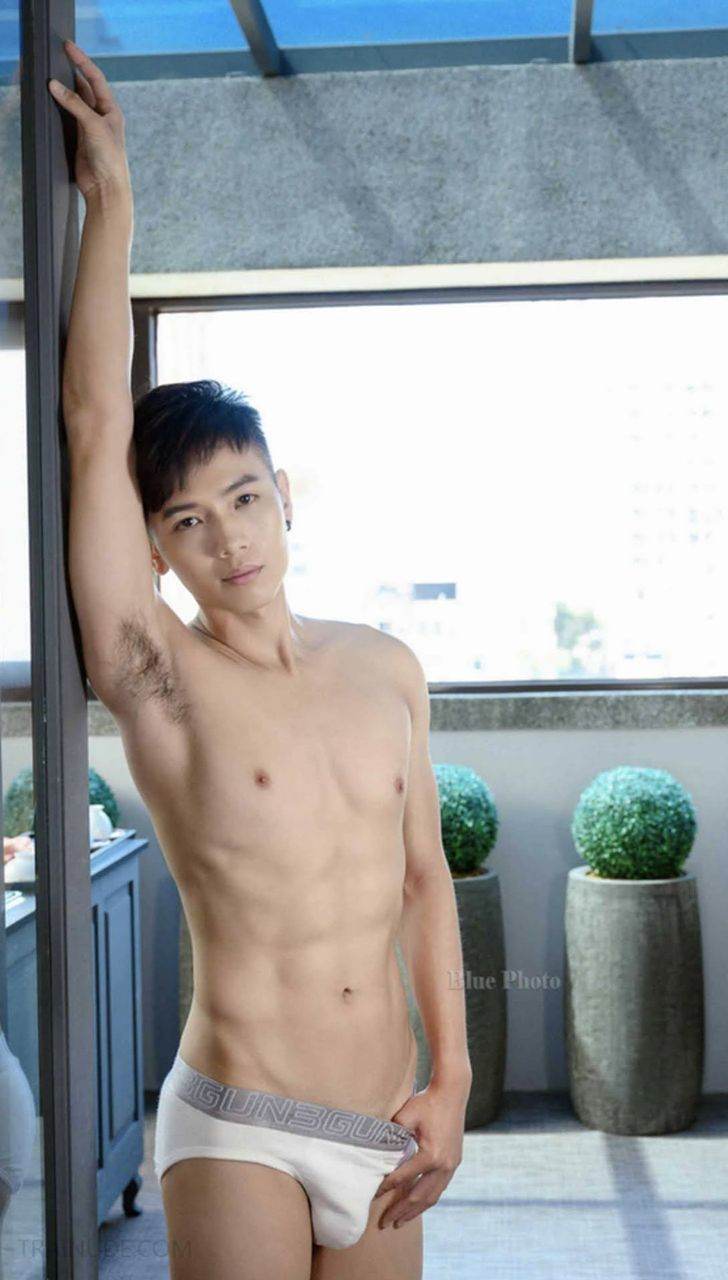 หนุ่มหล่อขึ้นปก 911