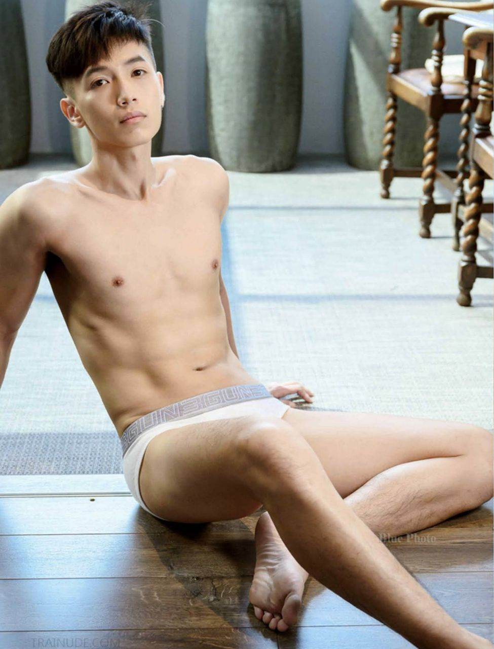 หนุ่มหล่อขึ้นปก 911