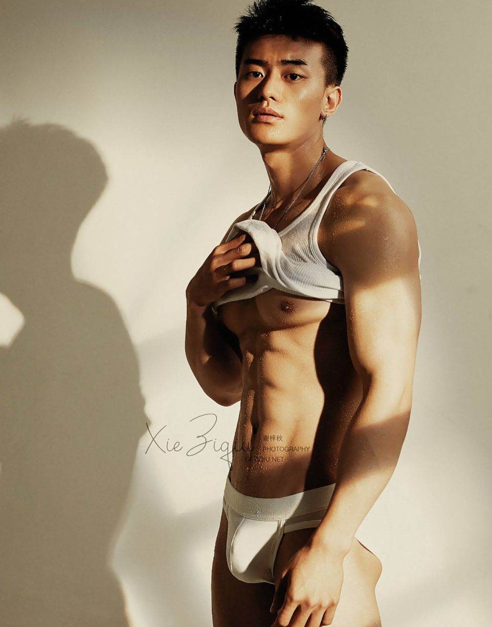 หนุ่มหล่อขึ้นปก 912