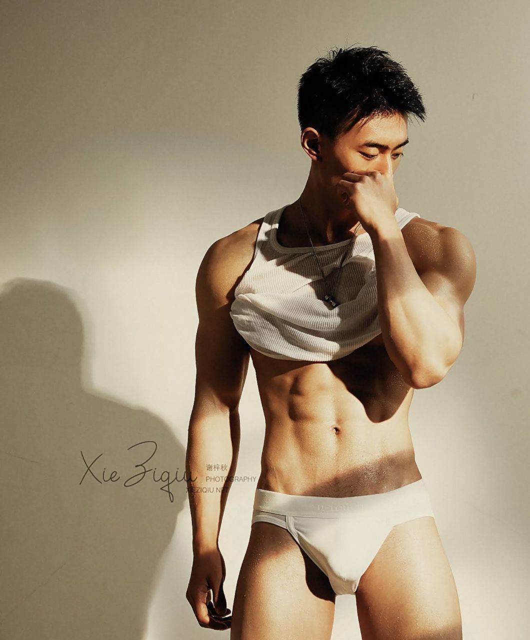 หนุ่มหล่อขึ้นปก 912