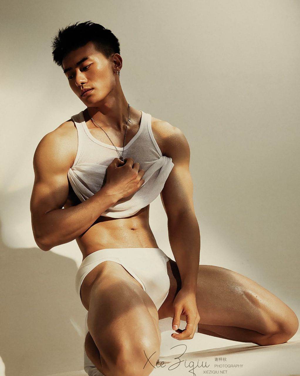 หนุ่มหล่อขึ้นปก 912