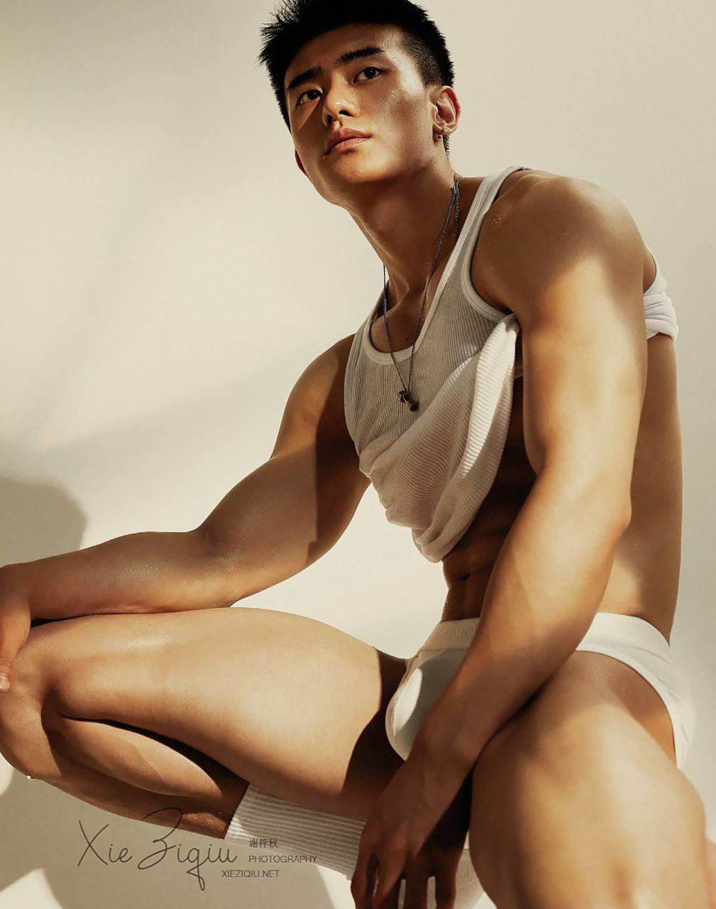 หนุ่มหล่อขึ้นปก 912