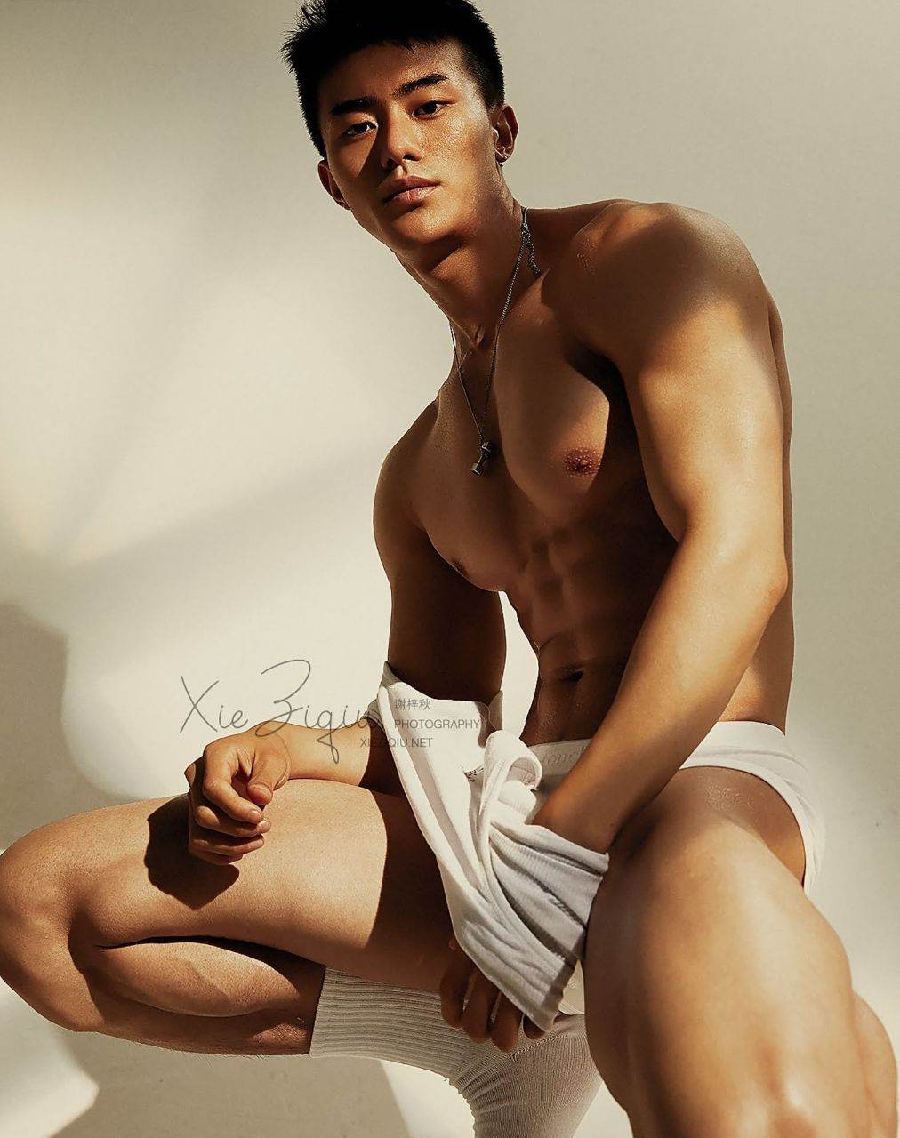 หนุ่มหล่อขึ้นปก 912
