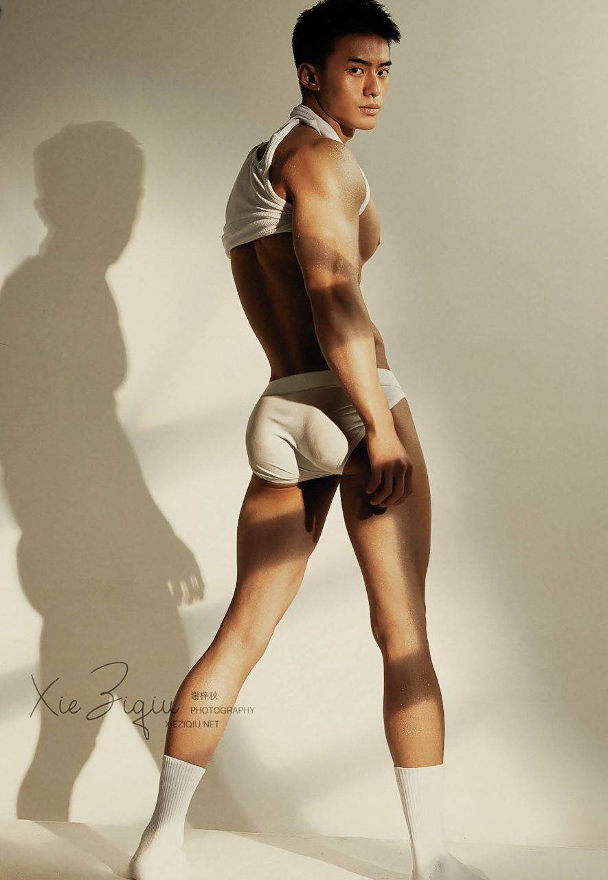 หนุ่มหล่อขึ้นปก 912
